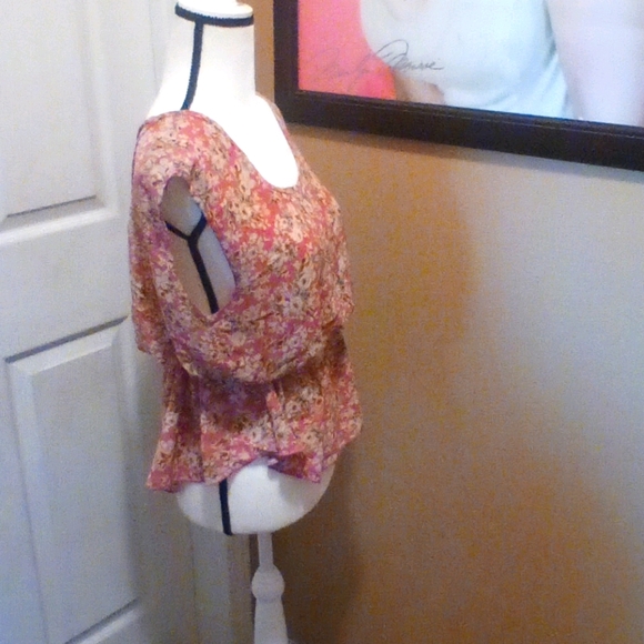 Nice Blouse - Picture 2 of 4